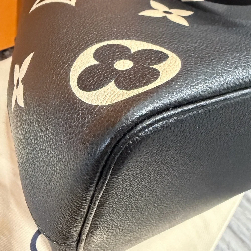 Louis Vuitton Bi-Color NeoNoe MM - Picture 7 of 13